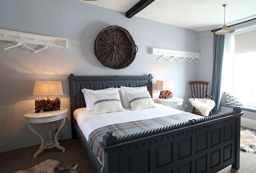 Superior Shared Dormitory, Ensuite photo 3