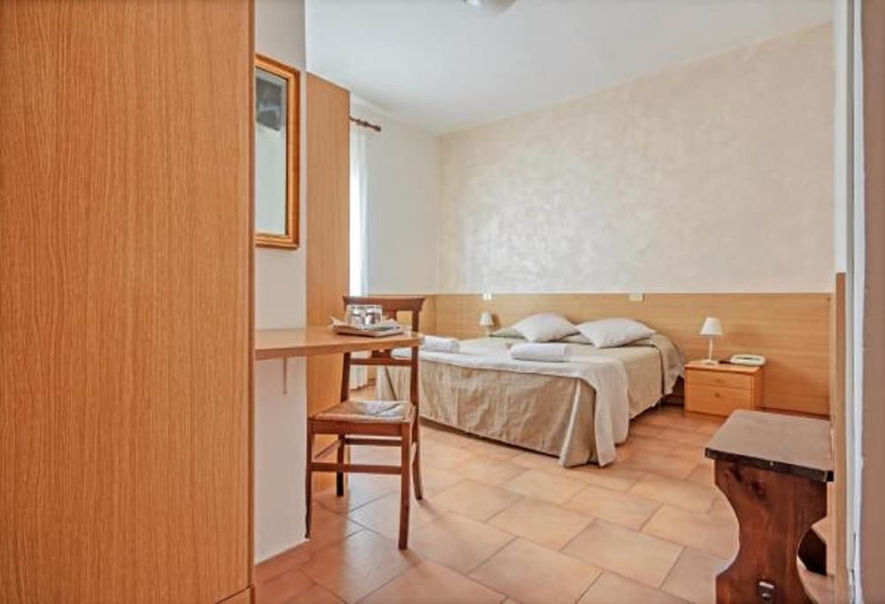 Double or Twin Room - Photo 3