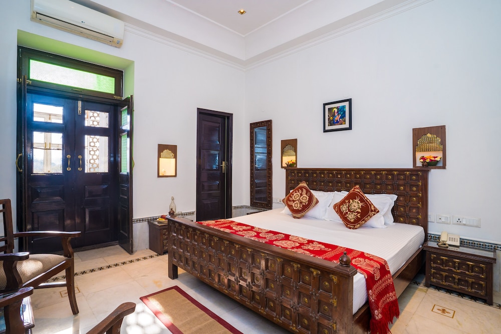 Signature Room - Photo 1