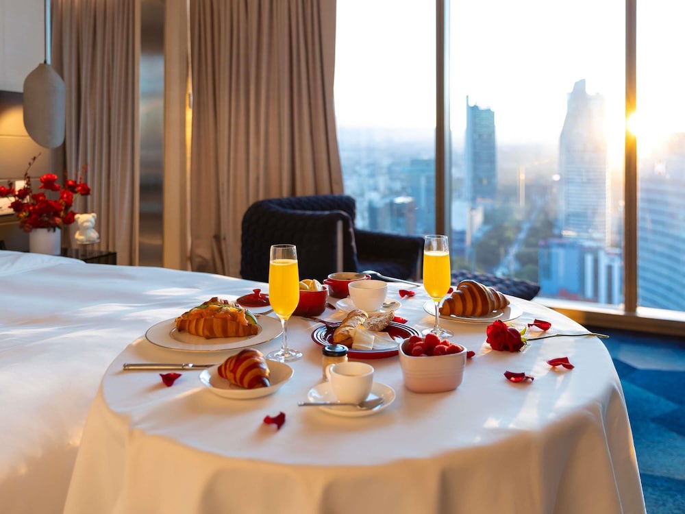 Suite, 1 King Bed, Club Lounge Access (Opera. Angel of Independence View)