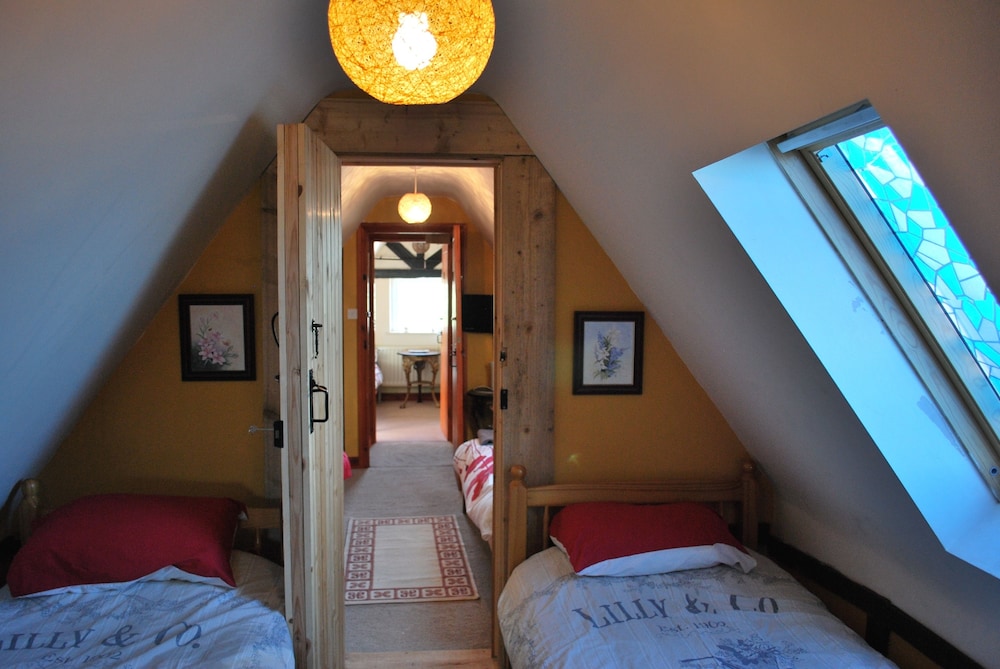 Quirky Cottage - Sleeping 8 photo 3