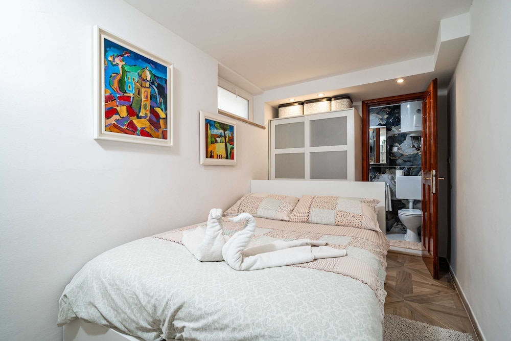 Apartment (One Bedroom Apartment with Terrace)