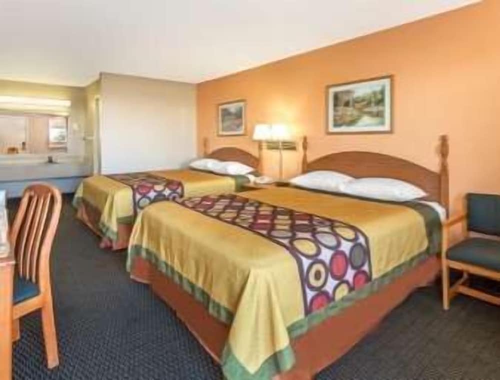 Room, 2 Queen Beds - Photo 1