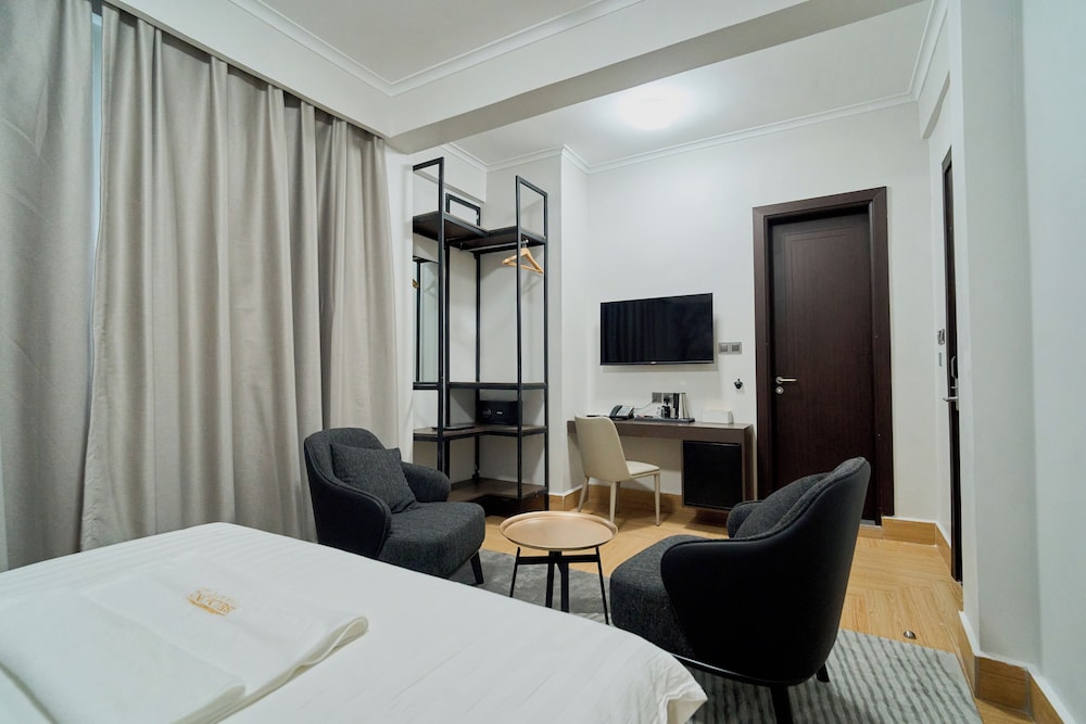 Deluxe Suite, City View