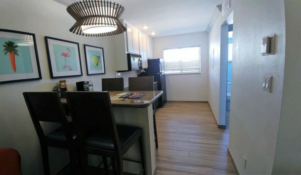 Premium Room, 2 Queen Beds, Kitchenette, Poolside - Photo 6