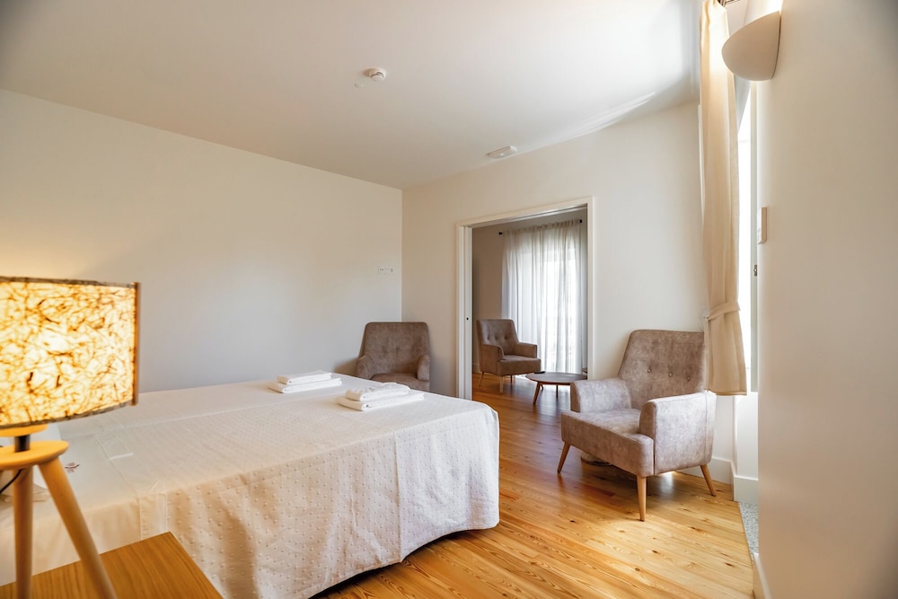 Deluxe Suite, Private Bathroom, Pool View