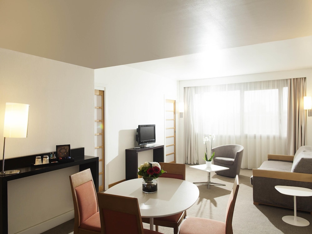 Superior Suite, 1 Queen Bed with Sofa bed - Photo 1