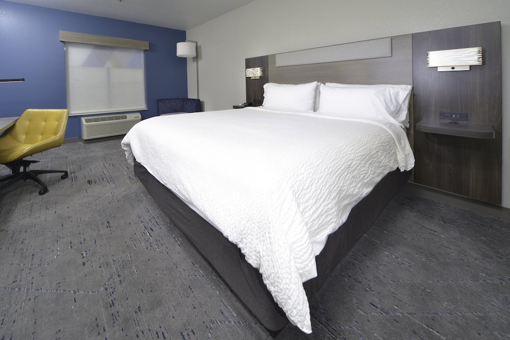 Standard Room, 1 King Bed, Accessible (Mobility) - Photo 1