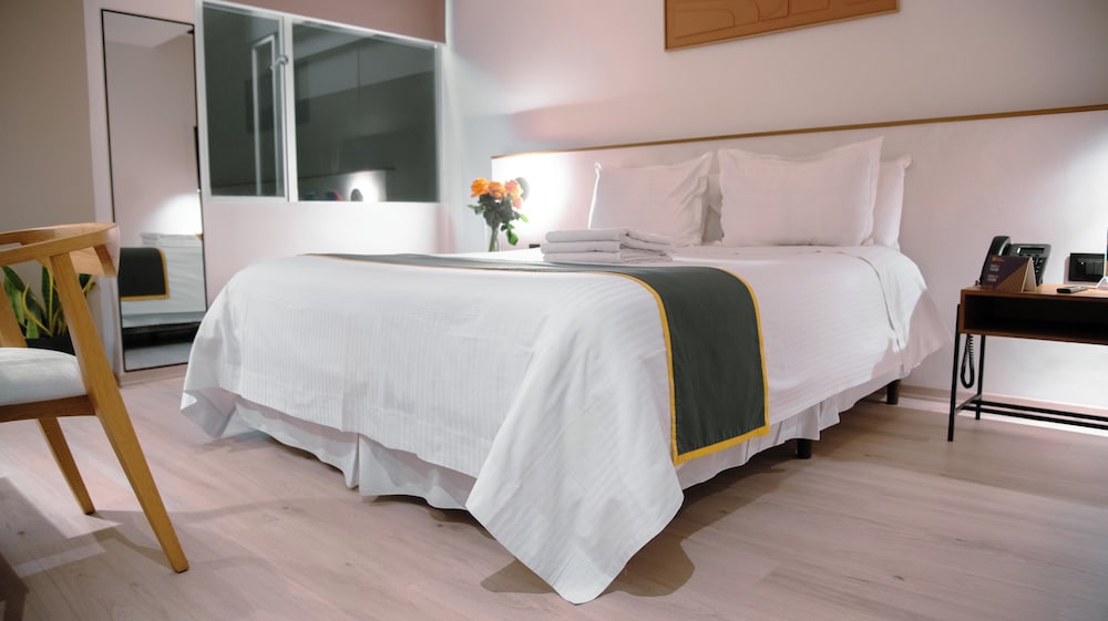 Standard Room, 1 Queen Bed photo 1