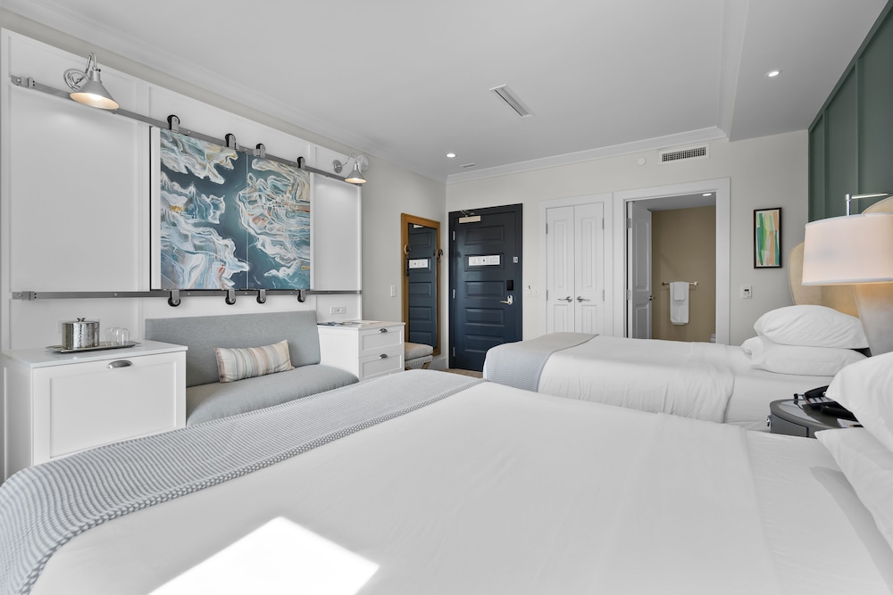 Superior Room, 2 Queen Beds photo 2