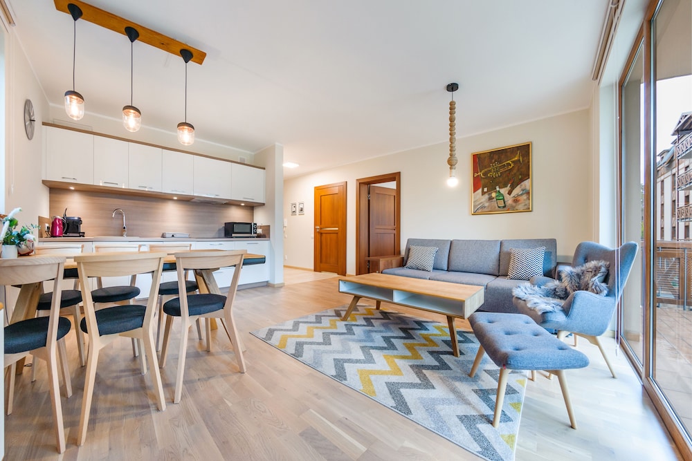 Apartment (2, Orla Bialego 11)