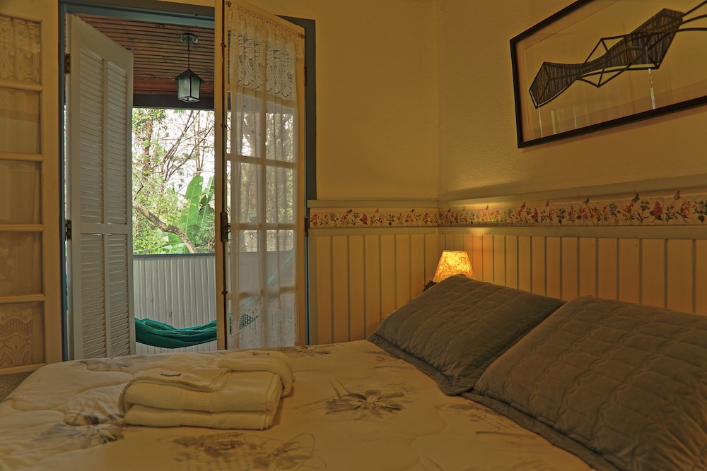 Panoramic Chalet, 1 Queen Bed, Non Smoking, Garden View