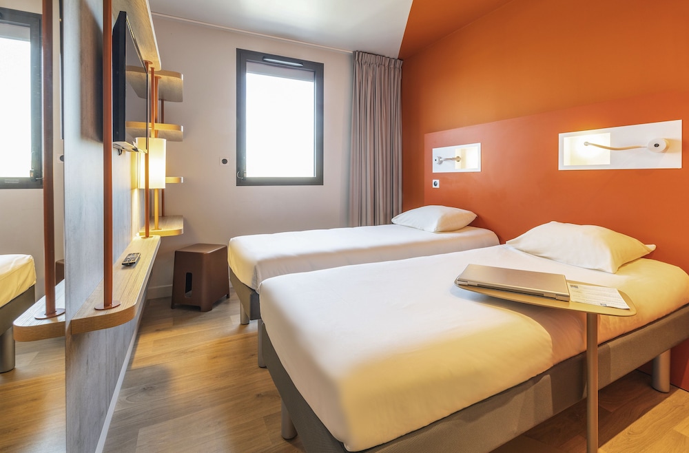 Triple Room, Multiple Beds - Photo 11