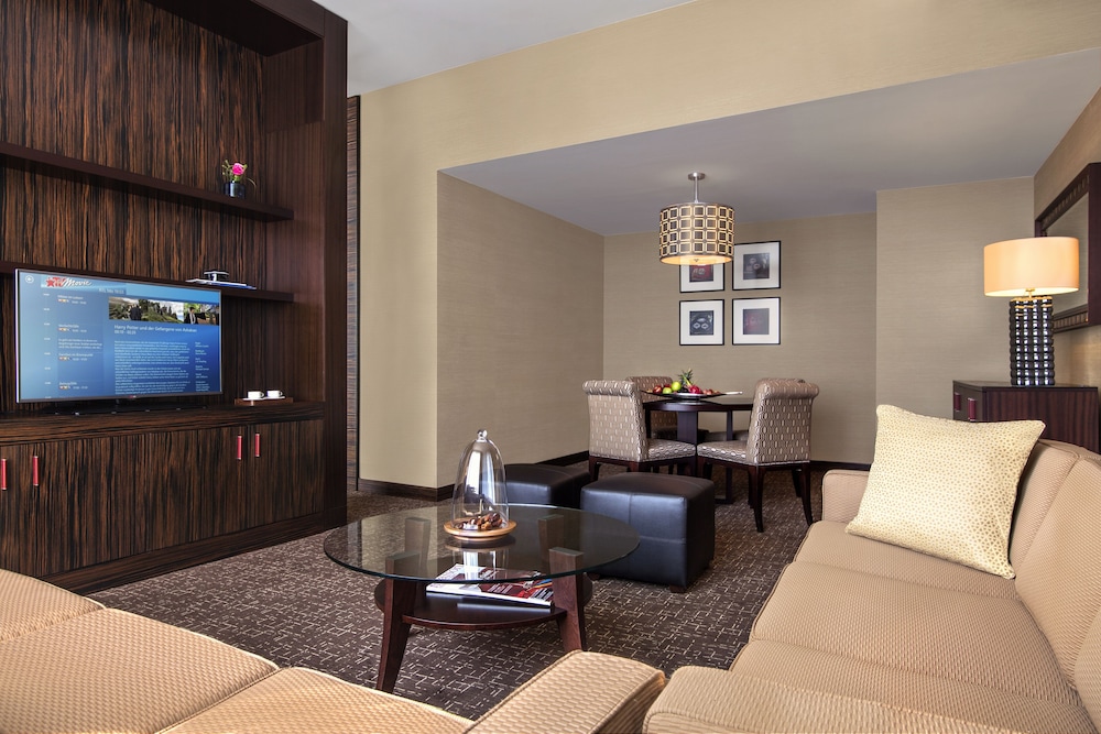 Room, 1 King Bed, Club Lounge Access (Guest) photo 3