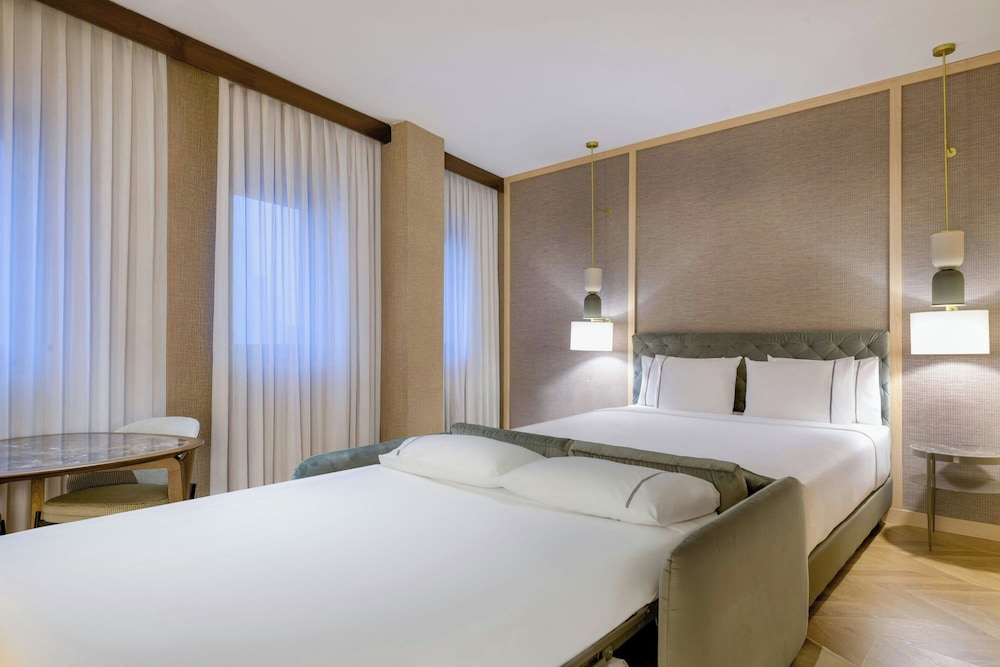 Superior Room, 1 King Bed with Sofa bed thumbnail 5