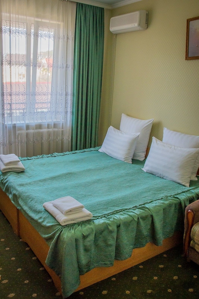 Standard Double or Twin Room photo 3