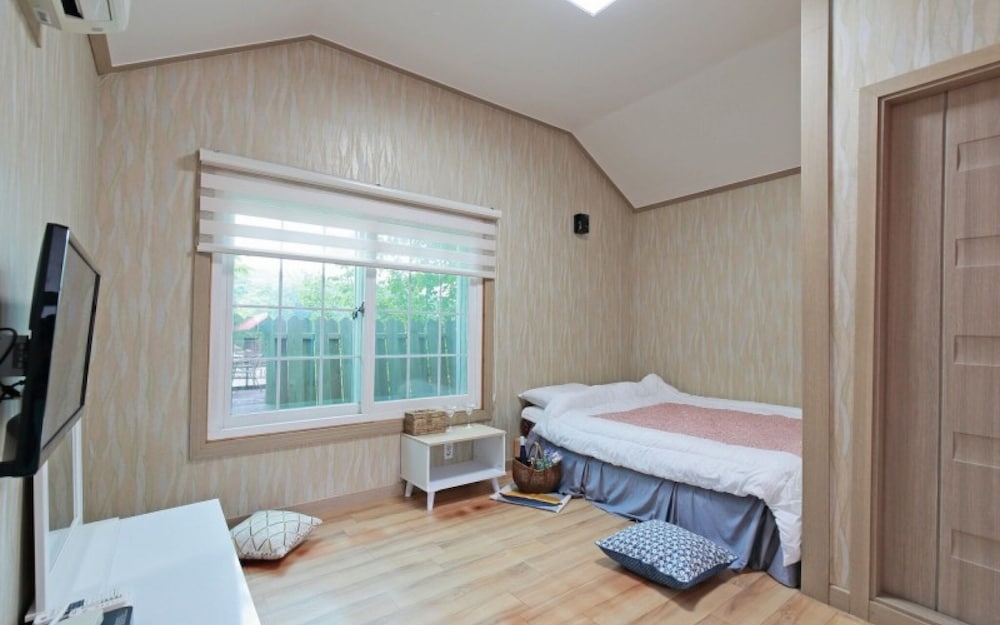 Room (Small 3 (Individual Terrace)) photo 1