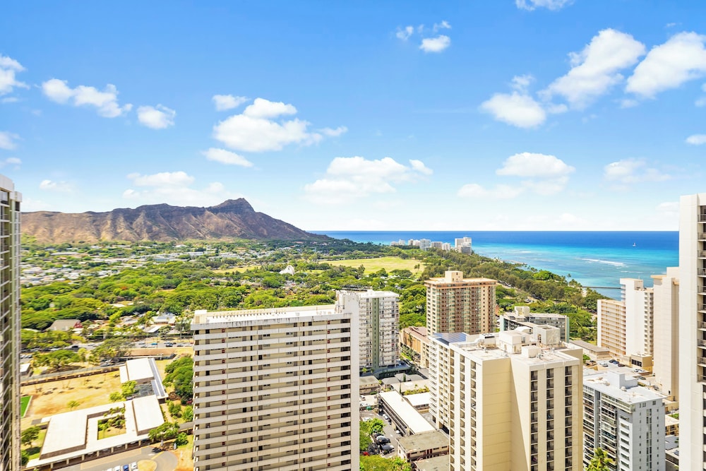 Diamond Head and Ocean views with King Bed and Parking: Condo, 1 Bedroom, Air conditioning, Ocean View (0146) photo