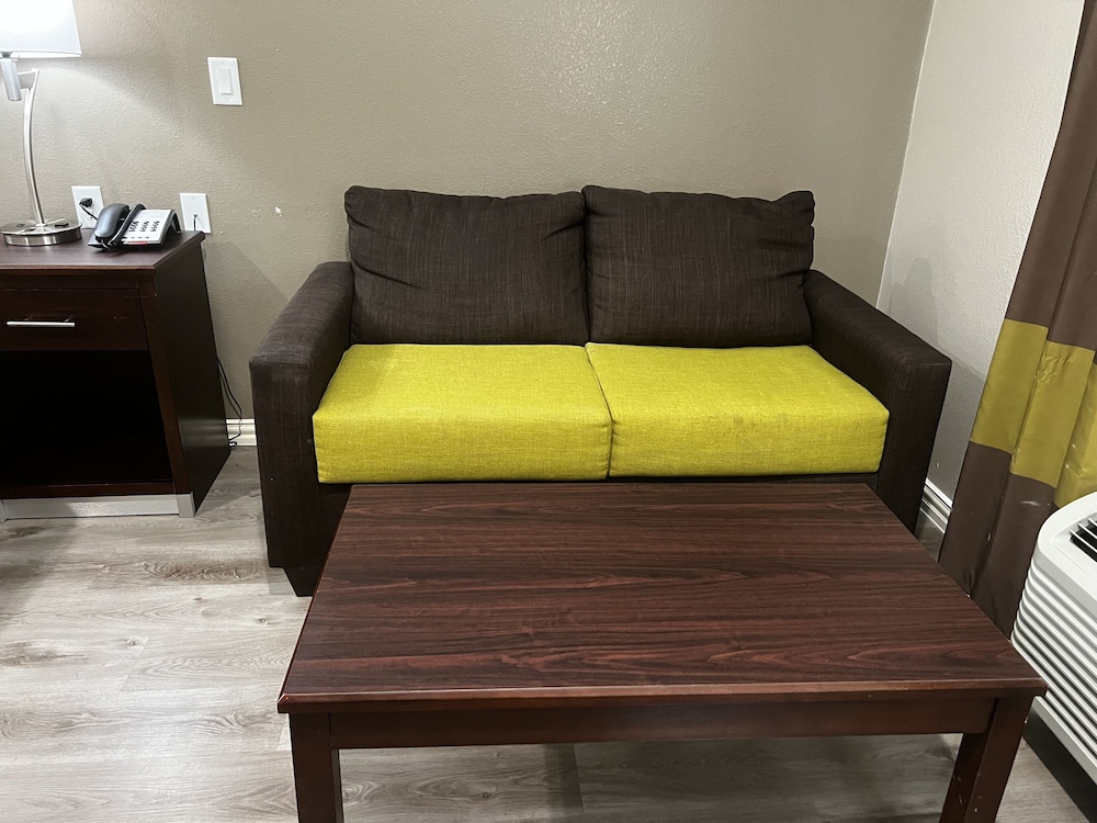 Deluxe Suite, 1 King Bed, Non Smoking - Photo 8