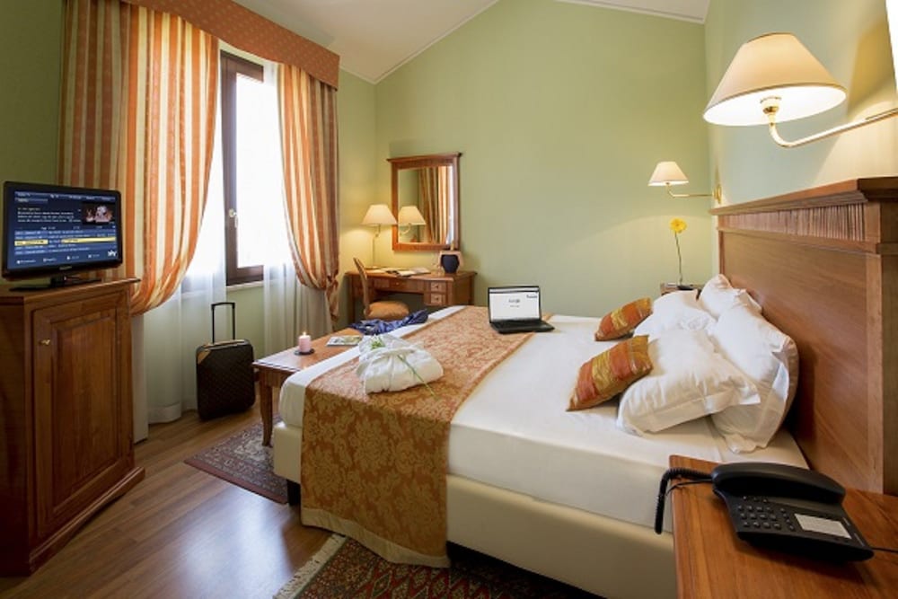 Superior Room, Hill View photo 3