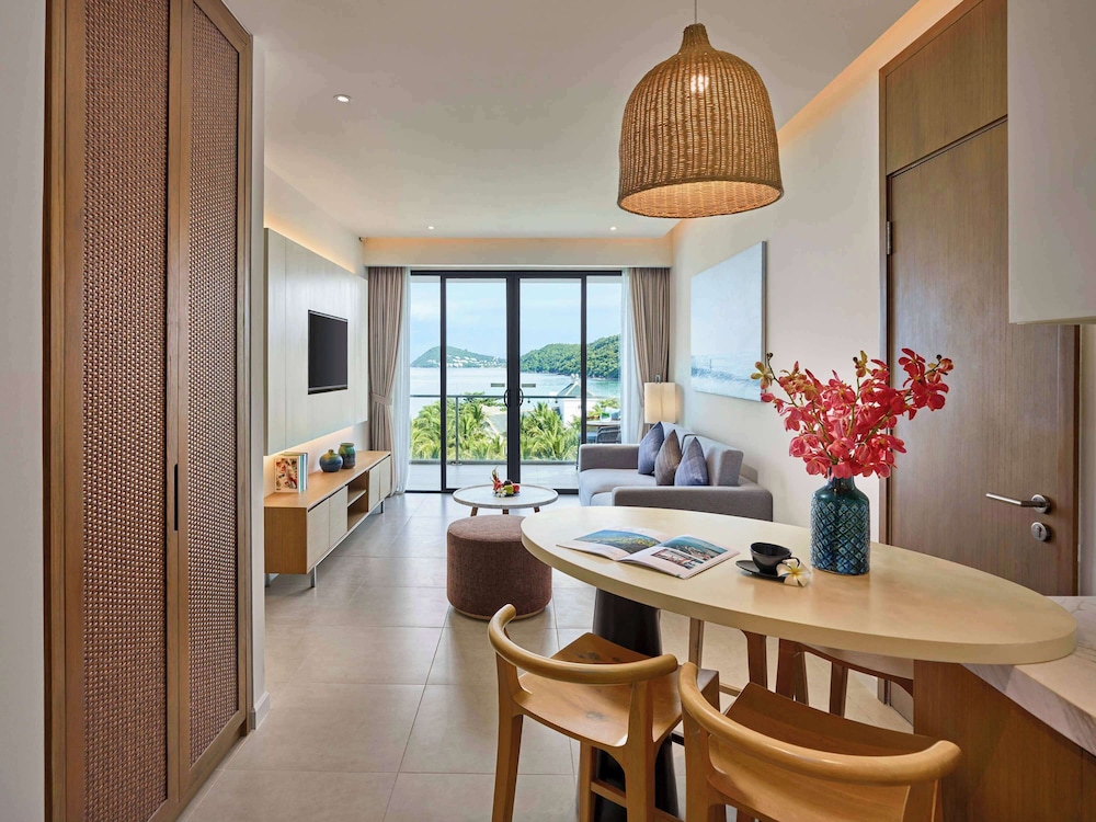 Superior Suite, Balcony (1 King Bed) - Photo 5