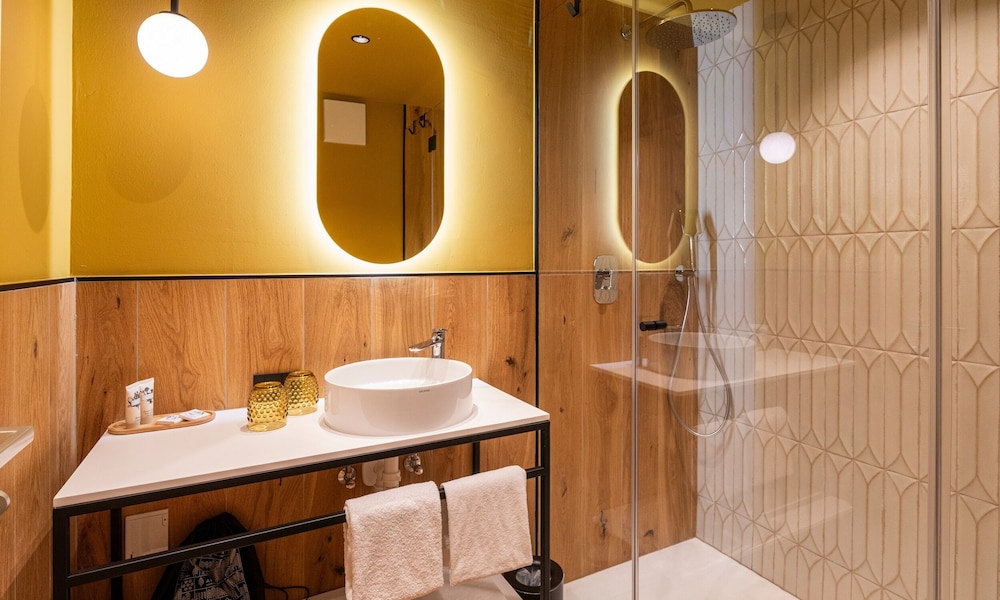 Superior Suite - Photo 6