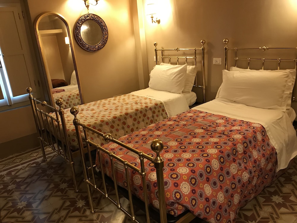 Romantic Double Or Twin Room, 1 Bedroom, Private Bathroom photo 3