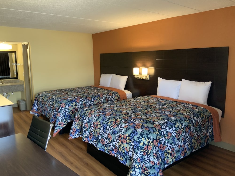 Double Queen Room - Photo 1