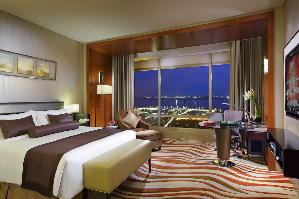 Premium Room, 1 King Bed, Accessible, River View (Upgraded, Club Lounge Access)
