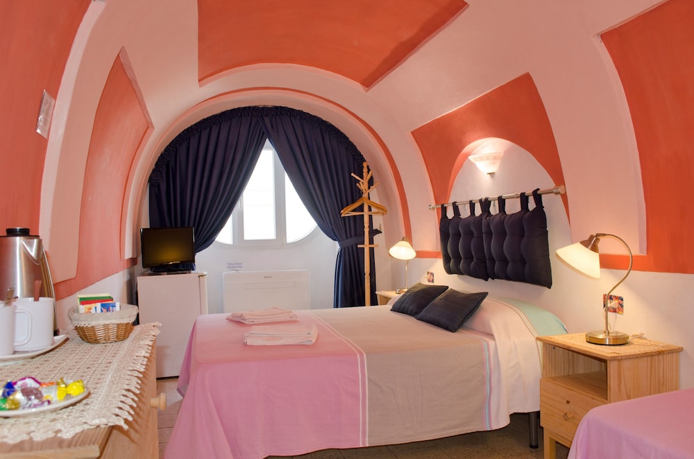 Economy Double Room (External Private Bathroom)