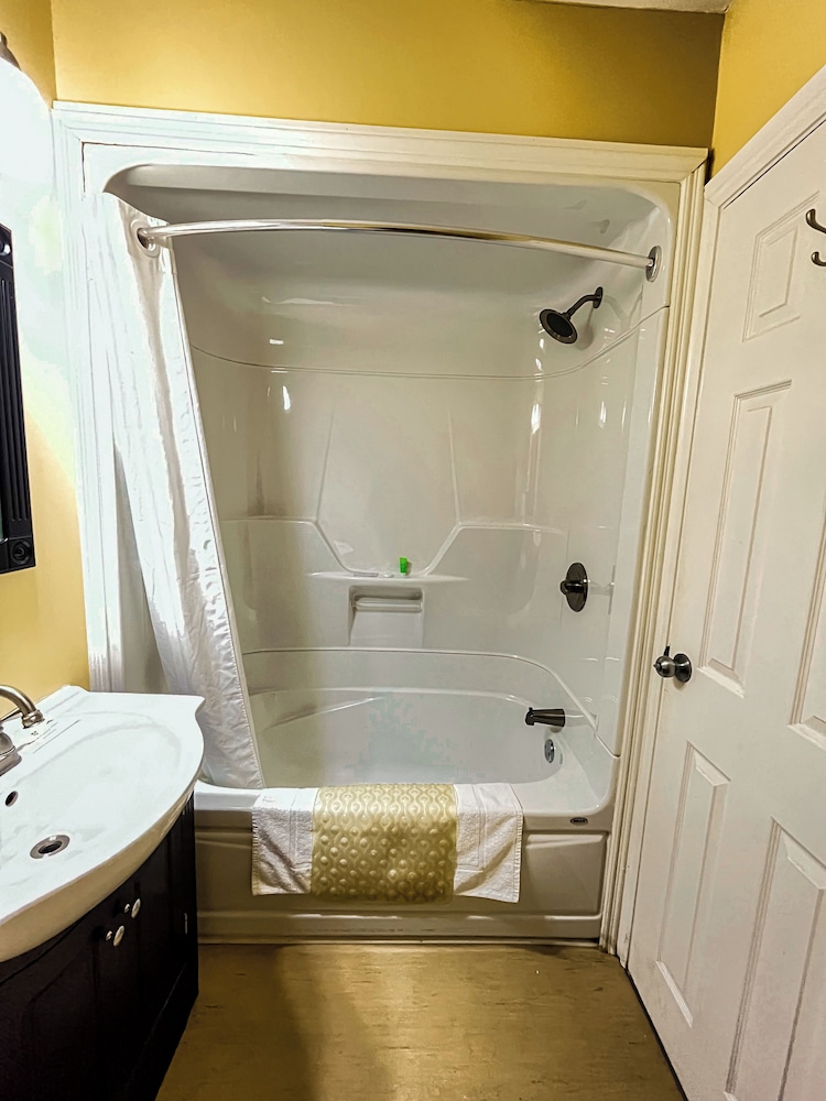 Basic Single Room, 1 Double Bed photo 3