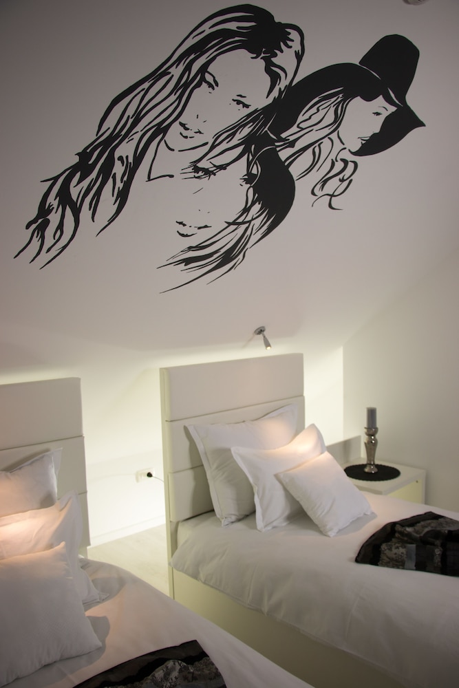 Deluxe Twin Room, Non Smoking, City View photo 2