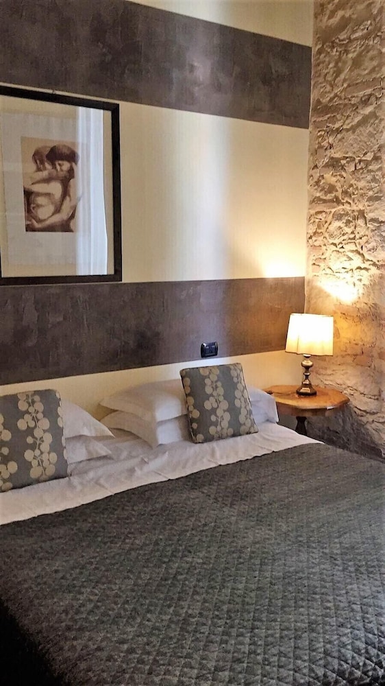 Standard Double Room - Photo 16
