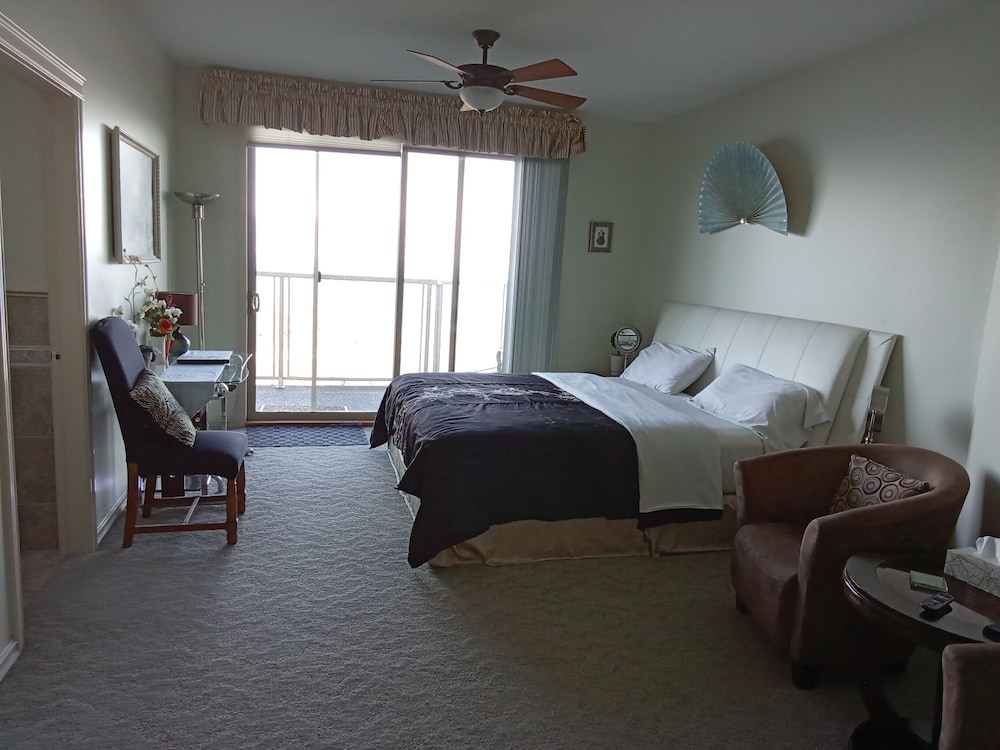 Standard Room, 1 Queen Bed, Ocean View photo 2