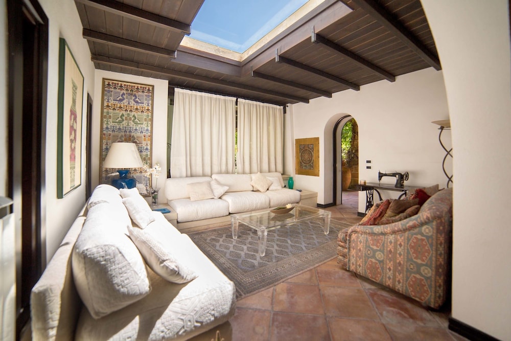 Villa, 5 Bedrooms photo 2