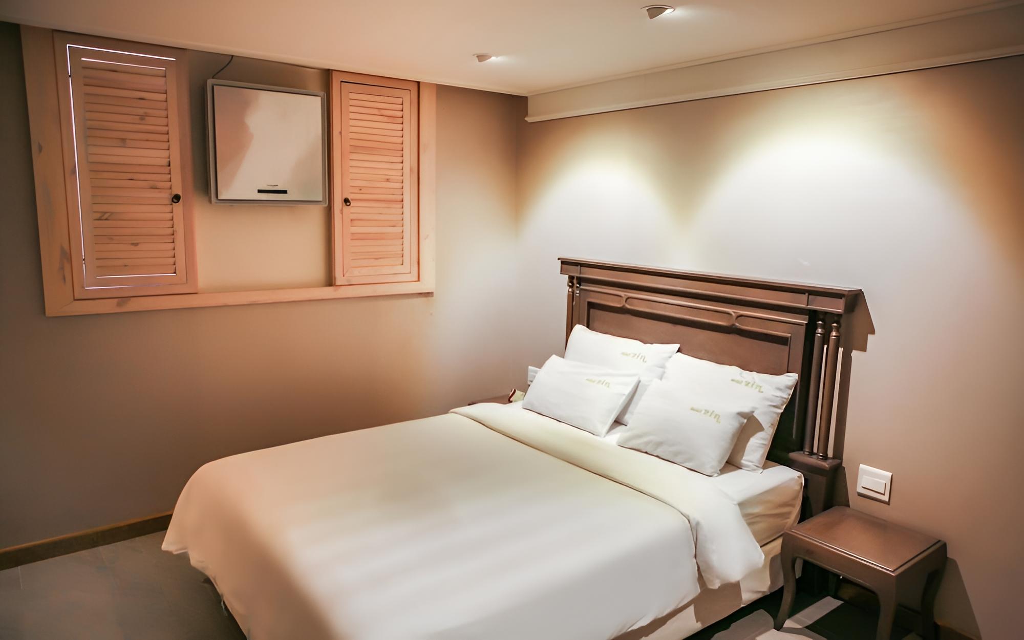 Room (Business Styler (Netflix Styler)) - Photo 1