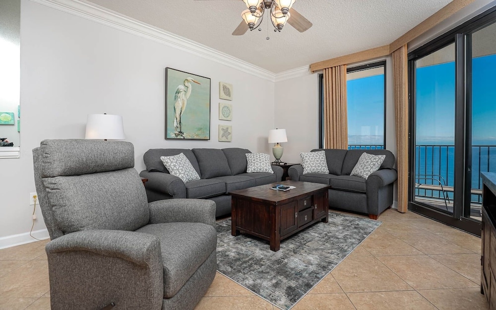 Condo, 2 Bedrooms