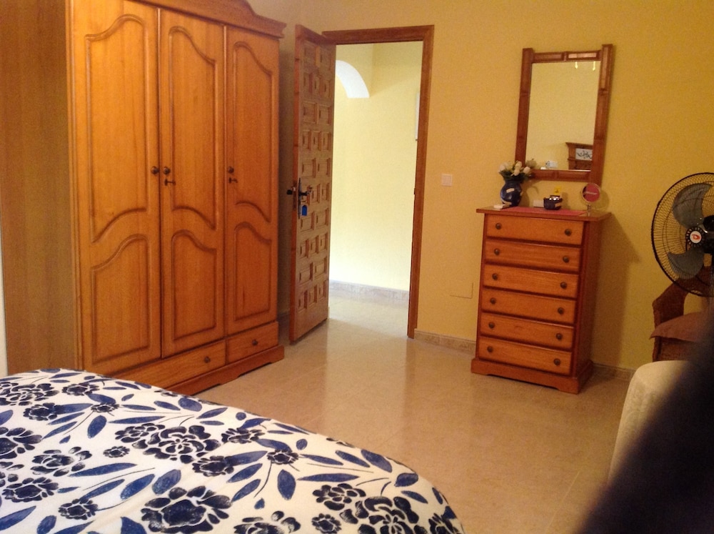 Classic Double Room, Shared Bathroom photo 2