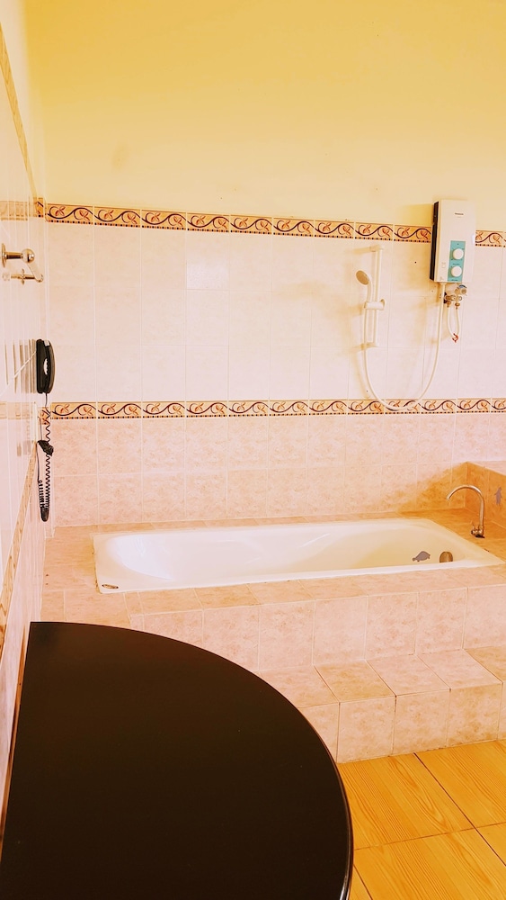 Deluxe Room, Bathtub photo 2