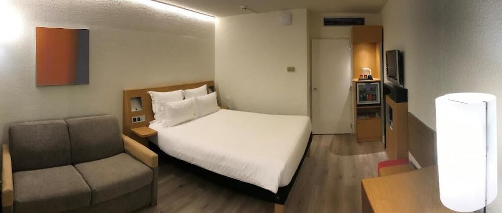 Standard Room, 1 Double Bed with Sofa bed, Pool View - Photo 4