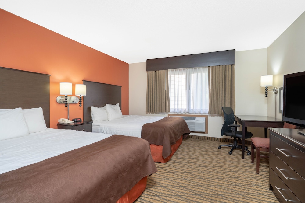 Deluxe Suite, Multiple Beds photo 2