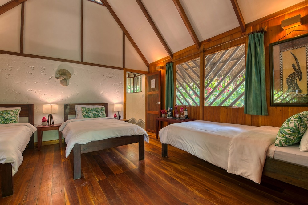 Classic Bungalow, 3 Twin Beds, Garden View