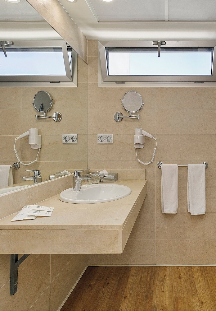 Suite, Sea View (Sol 2 Ad + 2 Ch) thumbnail 6