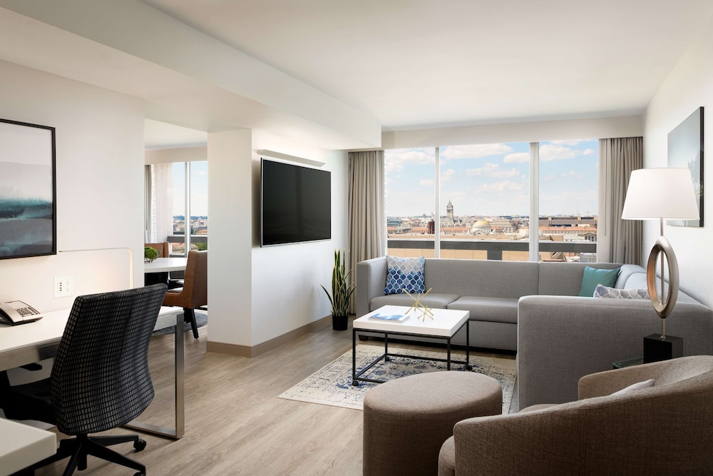 1 King 1 Bedroom Premium Corner Suite City View - Photo 2