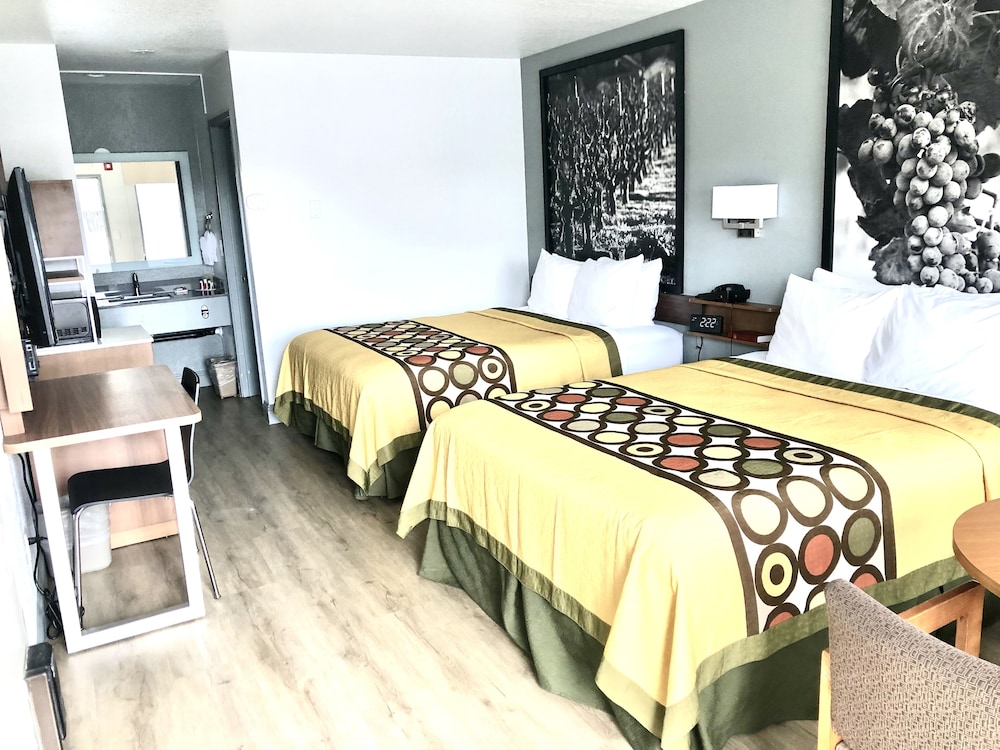 Room, Multiple Beds, Non Smoking - Photo 14