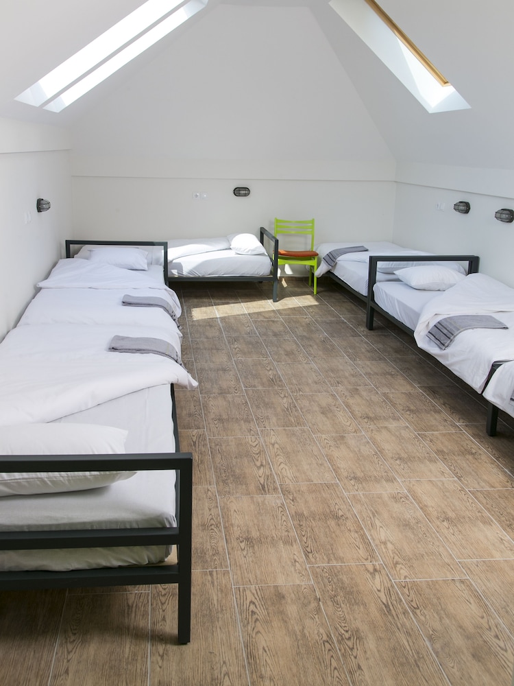 6 beds - Female only dorm photo 3