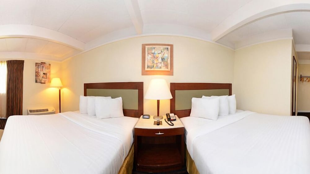 Standard Room, 2 Queen Beds - Photo 4