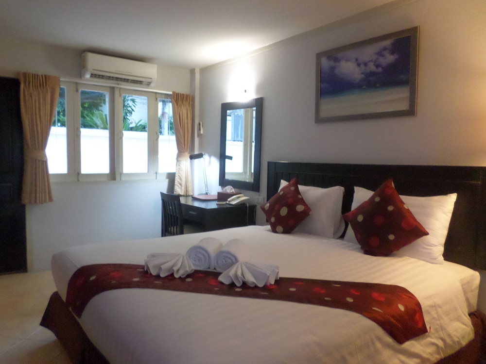 Deluxe Room, Pool View