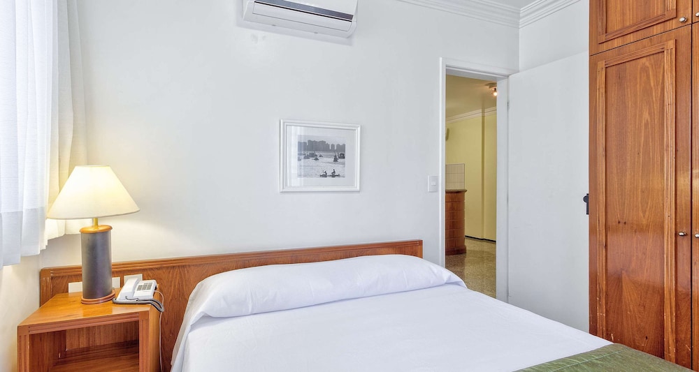 Standard Room, 1 Queen Bed, Kitchenette (42SQM, Free WiFi, Living Room) photo 3