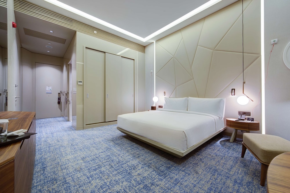 Standard Room, 1 Queen Bed, Accessible